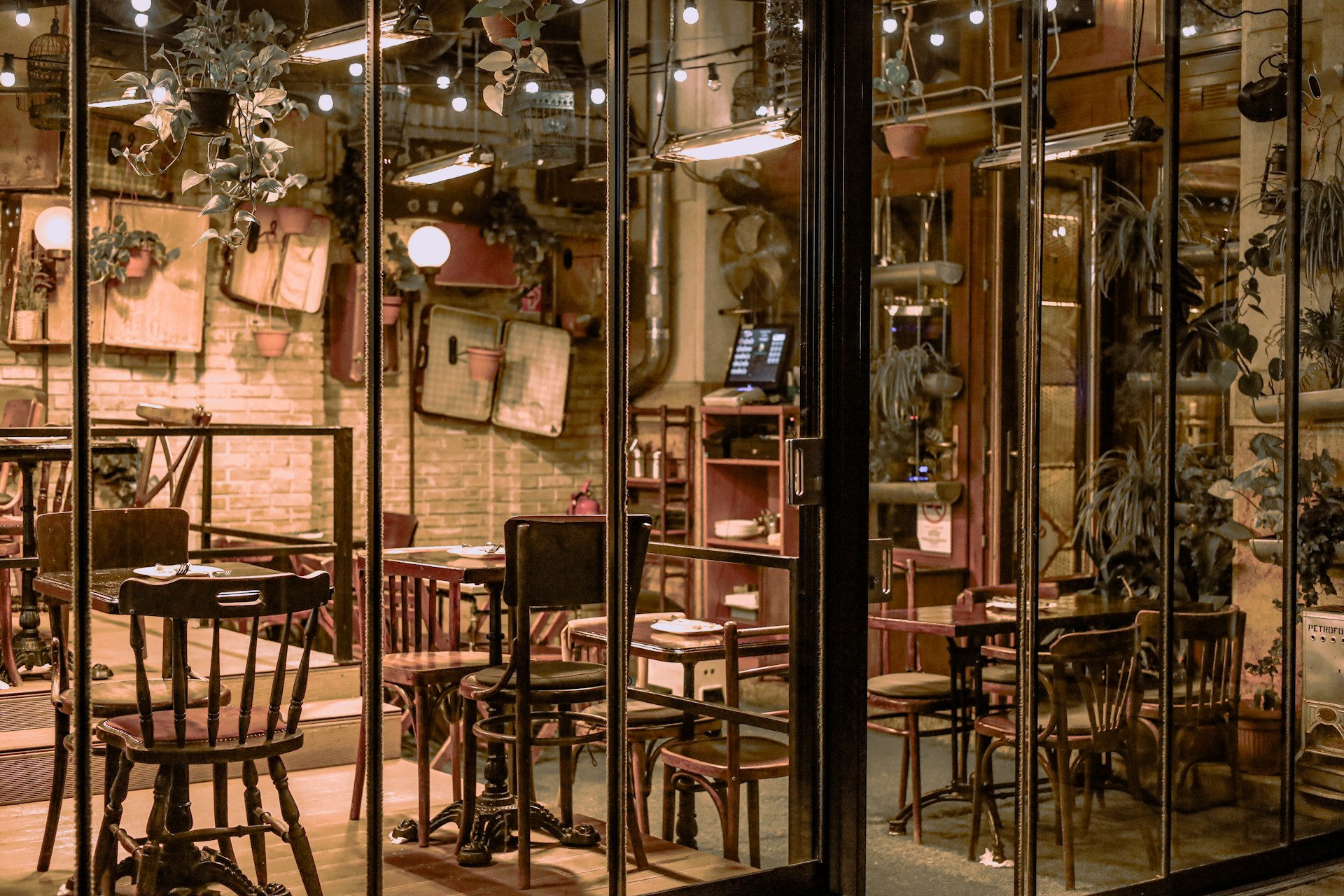 Restaurant & Bar