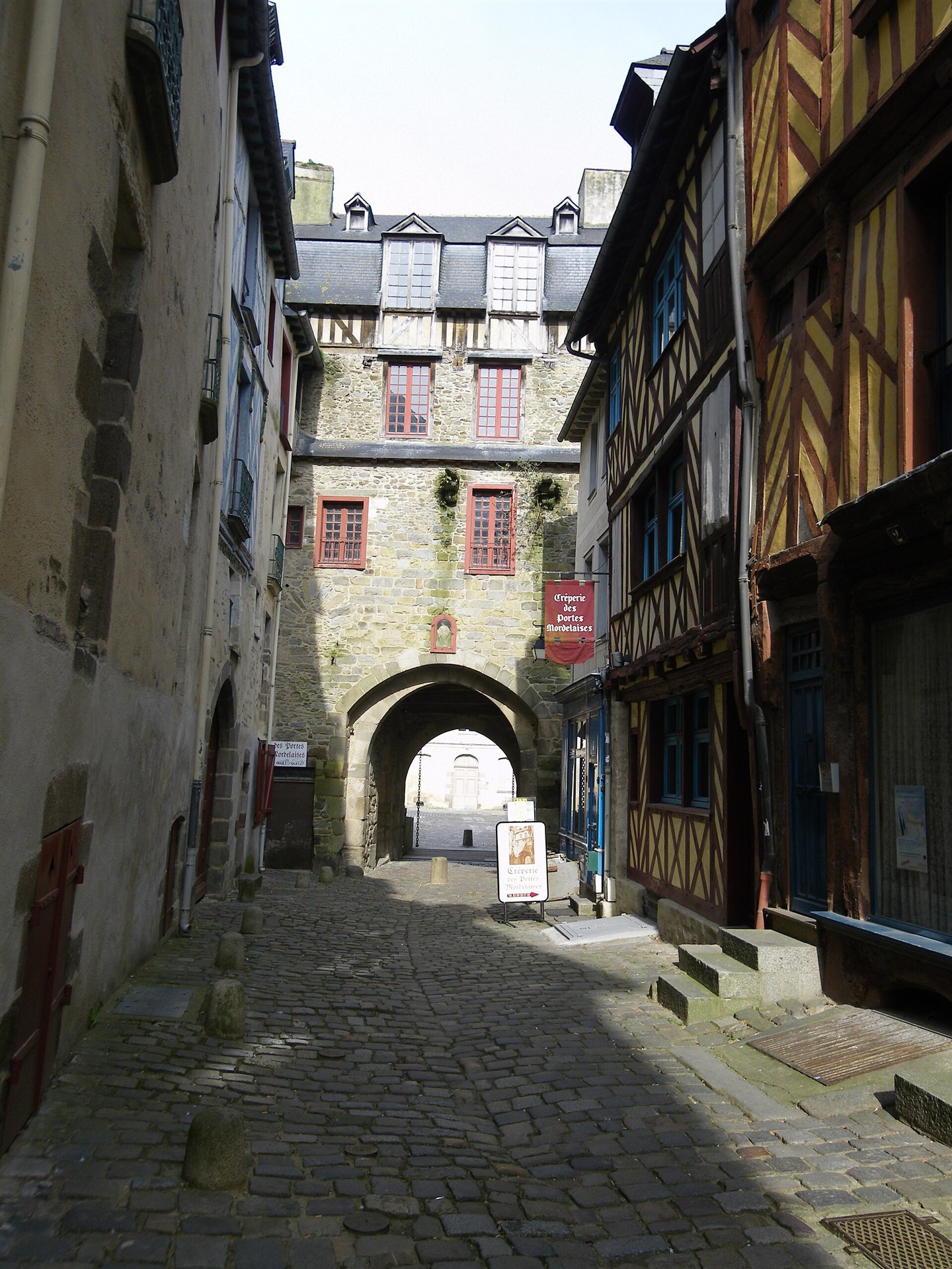 Portes Mordelaises — chisloup / Wikimedia Commons — CC BY 3.0. Photo redimensionnée. Crédits : mystaylink.com/storage/jade-credits.html