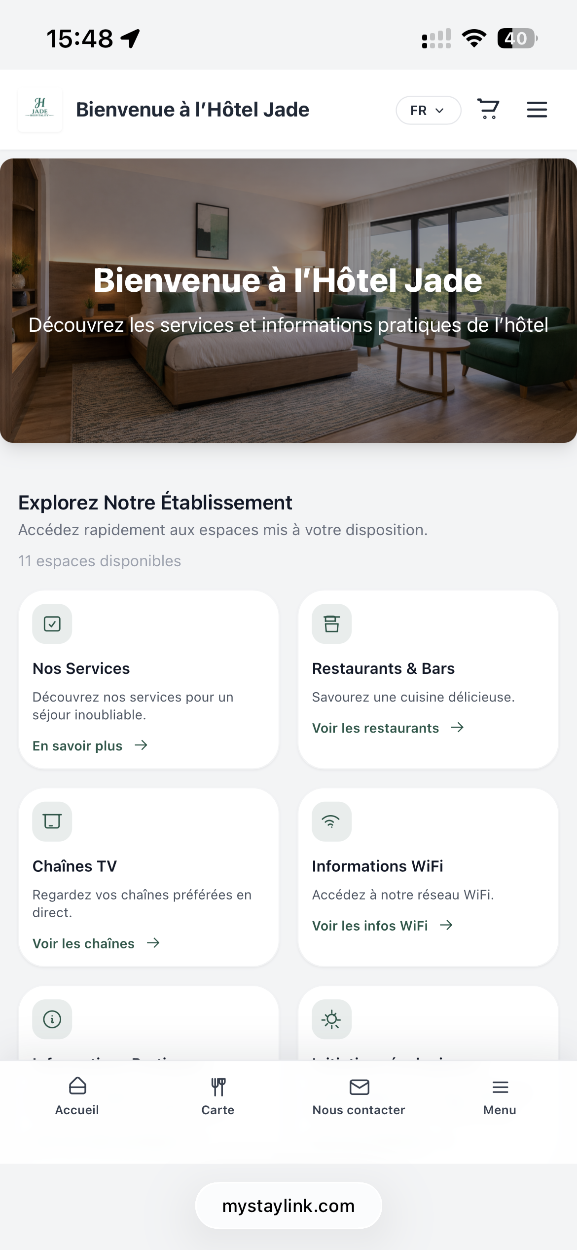Capture de la page d’accueil de l’interface client My Stay Link avec bannière, cartes de services et navigation mobile.